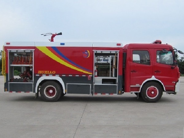 東風(fēng)天錦6噸水罐消防車